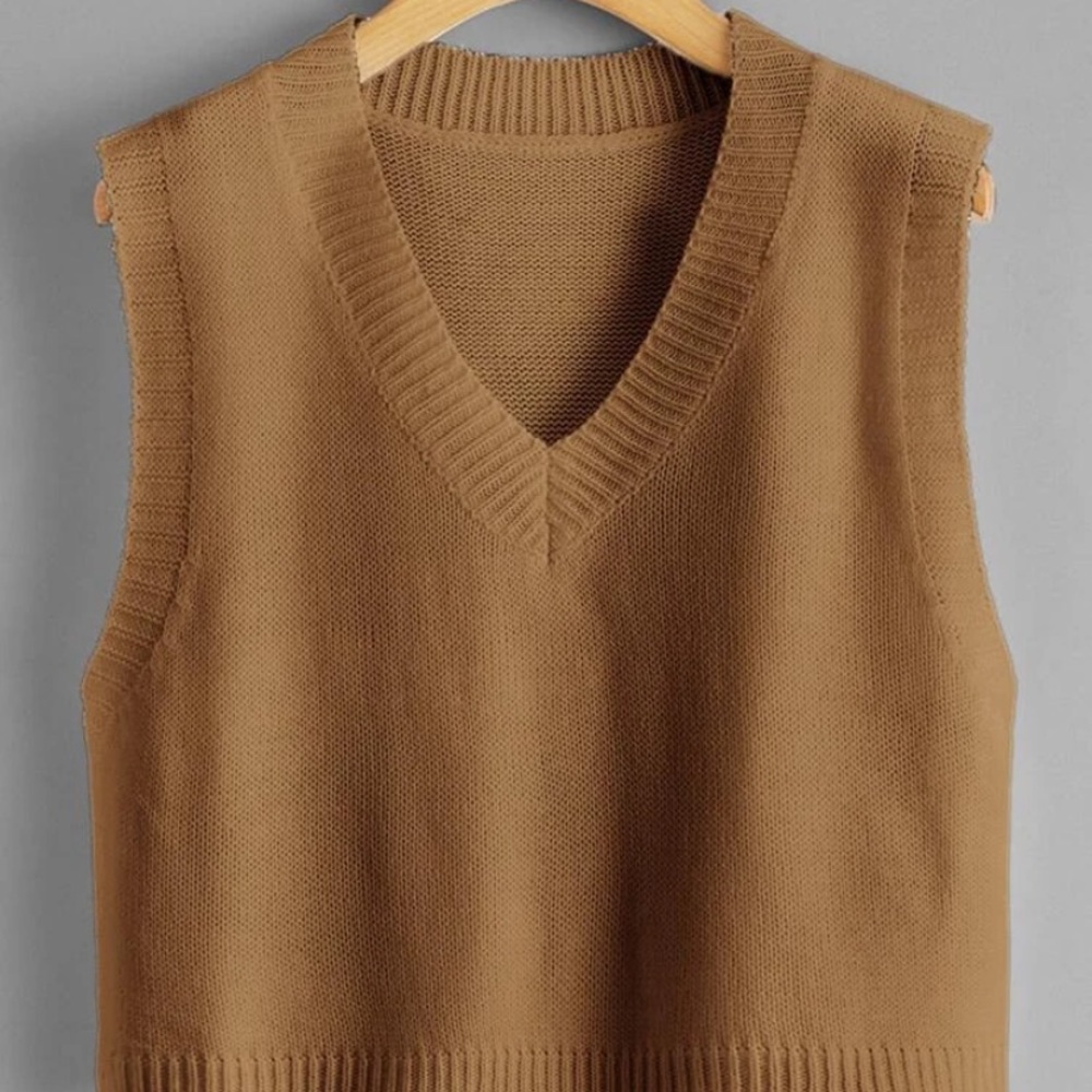 SHEIN Solid V-Neck Cropped Sweater Vest